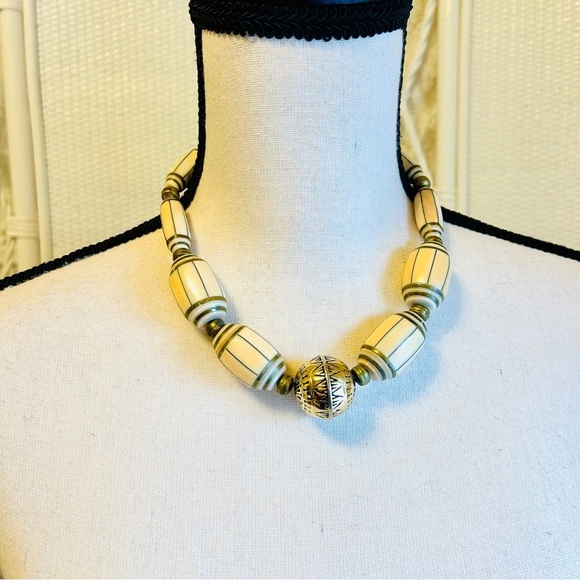 Vintage 80s Chunky Necklace Cream and Gold Choker with Bold Beads Handmade - Picture 4 of 10